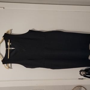 Black sleeveless dress with pockets